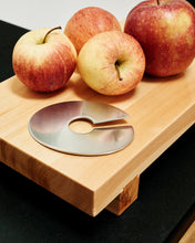 Load image into Gallery viewer, &quot;Giro&quot; Apple Slicer

