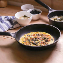 Load image into Gallery viewer, Companion Cast-Aluminum Frying Pan, 28cm
